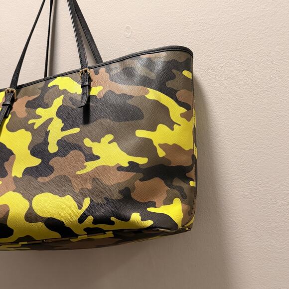Michael Kors Jet Set Large Acid Lemon Camo Tote Bag Gold Hardware - Picture 10 of 13